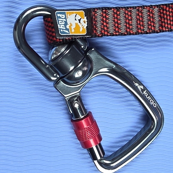 Kurgo Adjustable Nylon Dog Leash w/ Swivel Locking Metal Carabiner 20kN - Picture 5 of 10